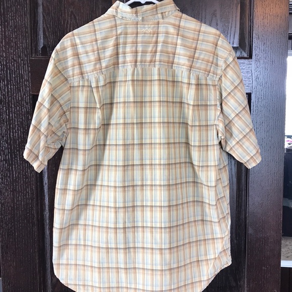 3/$20 Men’s Short Sleeved Columbia Button Down - Picture 4 of 5